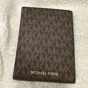 Micheal Kors Passport Cover